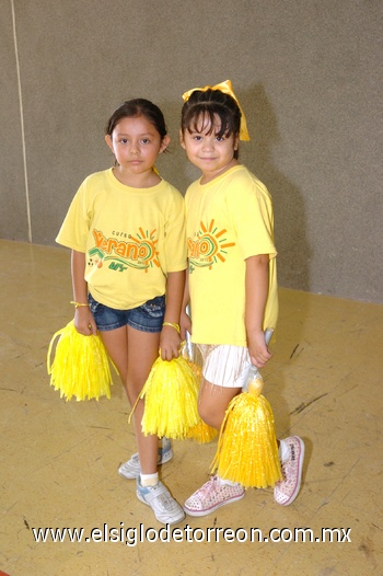 08082010 María Adame y Karen Reyes.