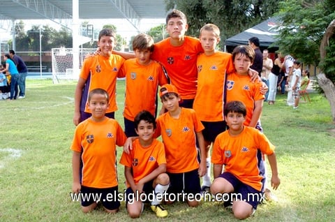 08082010 Integrantes del equipo Holanda durante la final del curso de verano 'Mora Soccer'.