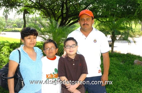 08082010 Martha Aguilar, Ángel Cortés, Alejandro Elizalde y René Cortés.