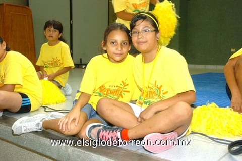 08082010 Wendolyne Peña y Nayeli Gamboa.