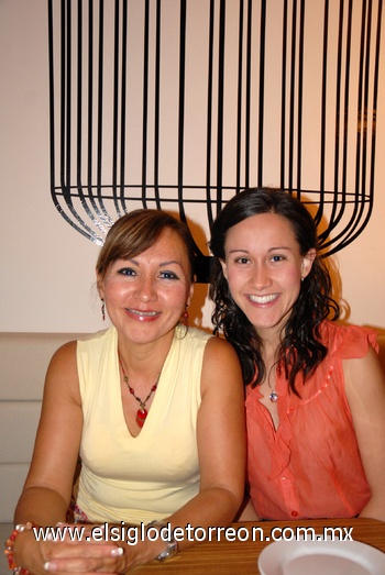 08082010 Adriana y Cristy.