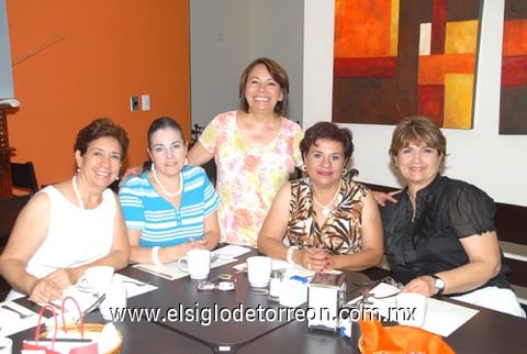 08082010 Lupita, Graciela, Mily, Anita y Angélica Urrutia.