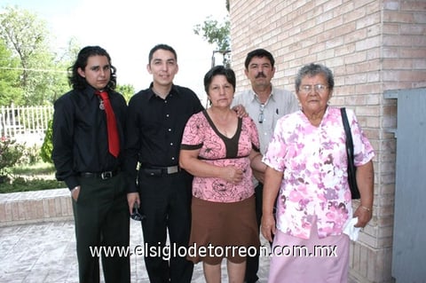 08082010 Roberto, Raúl, Ramiro, María Pilar y Cecilia.