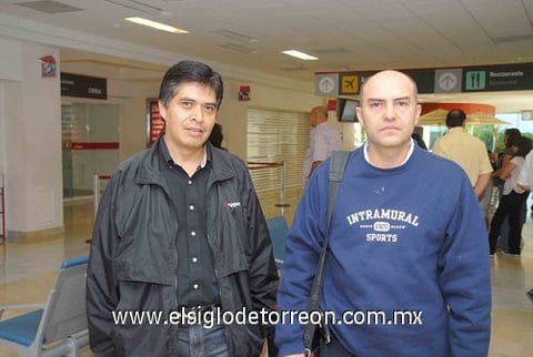 09082010 Distrito Federal. Armando y Arturo llegaron a La Laguna por un asunto laboral.