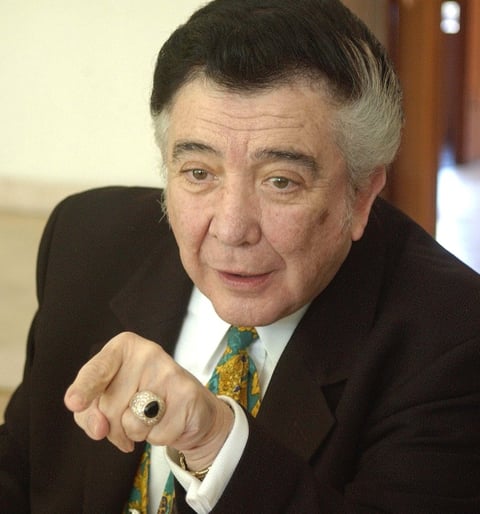 El compositor mexicano Roberto Cantoral, autor de temas tan célebres como 'El reloj', 'La barca' o 'El preso número 9', murió en México a los 75 años.