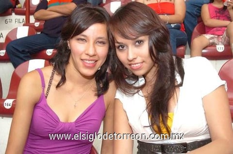 10082010 Ángela Villalba y Alejandra Álvarez.