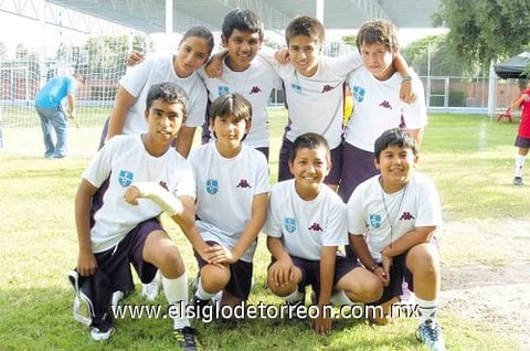 11082010 Integrantes del equipo Uruguay durante la final del curso de verano 'Mora Soccer'.