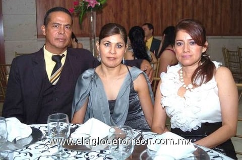 11082010 Laura Zúñiga, Claudia Vallejo y Ulpiano Ibarra.  EL SIGLO DE TORREÓN/ JESÚS HERNÁNDEZ