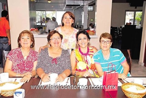 11082010 Blanca, Angélica, Clara, Corina y Angélica Urrutia.