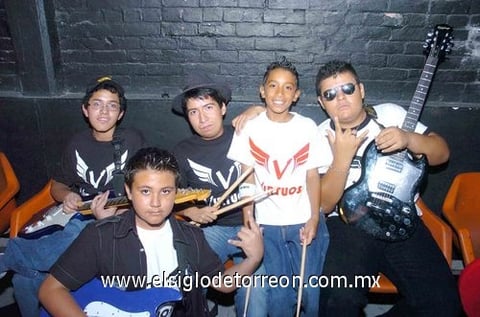 11082010 Luis, Roberto, Andrés y Max.