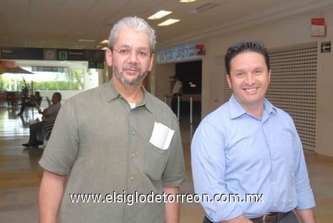 11082010 Ciudad de México. Gilberto Novelo y Francisco Mújica terminaron su viaje por la región.