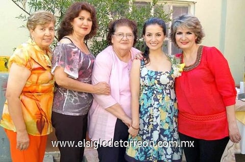 12082010 Cynthia Cecil Grijalva Alcantar acompañada en su festejo prenupcial de Rebeca de Alba, Rayito Alcantar, Francisca Silva y Cecilia Alcantar.