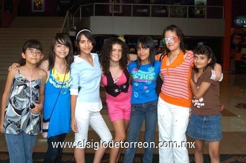 13082010 Lili, Ximena, Marian, Andrea, Karen, Érika y Rocío. EL SIGLO DE TORREÓN / JESÚS HERNÁNDEZ