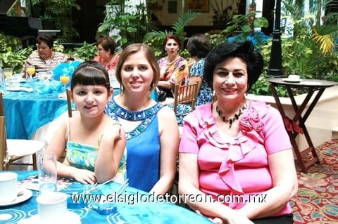 13082010 Gaby Sáenz, Quetita Gómez Bonilla y Queta Bonilla Murra.