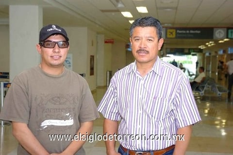 13082010 Ciudad de México. Por motivos de trabajo volaron Luis Torres y Guadalupe de los Santos.