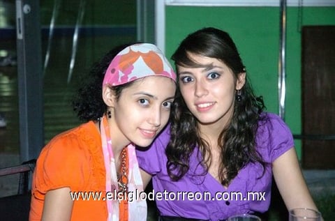 14082010 Laura del Río y Ana Lucía del Río.