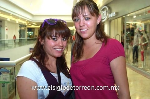 14082010 Laura Fierro y Denisse Suárez.