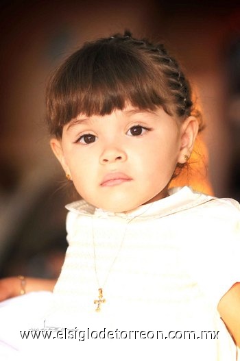 14082010 Bautismo. La pequeña Constanza Burciaga, el día que recibió el Sacramento del Bautismo.- Maqueda Fotografía