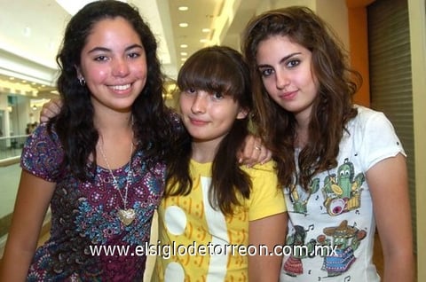 14082010 Andrea, Alexia y Amany.