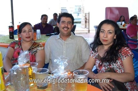 14082010 Laura Rangel, Óscar Sotelo y Cuquis Rangel.