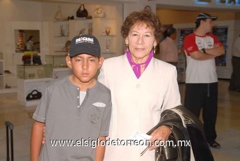 14082010 Chihuahua. Partieron Herminia Armendáriz y su nieto Daniel Uribe.
