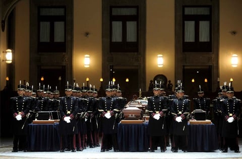 Los restos corresponden a Miguel Hidalgo y Costilla, Ignacio Allende, Juan Aldama, Mariano Jiménez, José María Morelos y Pavón, Vicente Guerrero, Leona Vicario, Mariano Matamoros, Guadalupe Victoria, Andrés Quintana Roo, Nicolás Bravo, Javier Mina, Víctor Rosales y Pedro Moreno, nueve de los cuales murieron durante la guerra de Independencia y cinco después de ella.