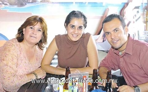 15082010 Sandra Rodríguez, Sandra López y Jorge González.