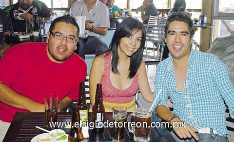 15082010 Ricky Sanz, Nathali Serrano y Mario Pérez.