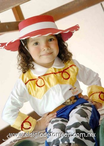 15082010 La pequeña Ximena Patricia Ramos Contreras muy contenta disfrutó de su cumpleaños número cuatro.