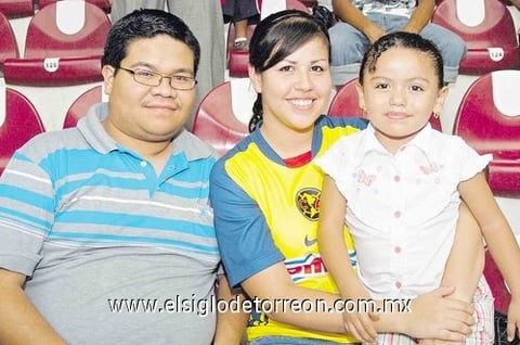 15082010 Jorge Arturo Romero, Cinthia Fernández y Alexa Cerna.