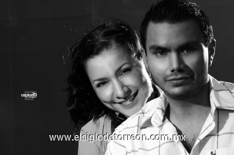 15082010 Srita. Cintia Romero Díaz y Sr. Fabián Vázquez Gómez contrajeron matrimonio civil el pasado 24 de julio de 2010. Los acompañaron sus papás señores; Rogelio Vázquez Soto y Bertha Leticia Gómez Alzaga; Manuel Romero Ruiz y Guadalupe Díaz Ramírez.- Aspland Photo.Design