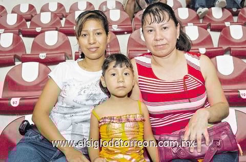 15082010 María Irigoyen, Karina Irigoyen y Lorena Rodríguez.