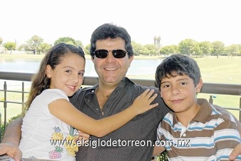 15082010 Sara, Mauricio y Mau.