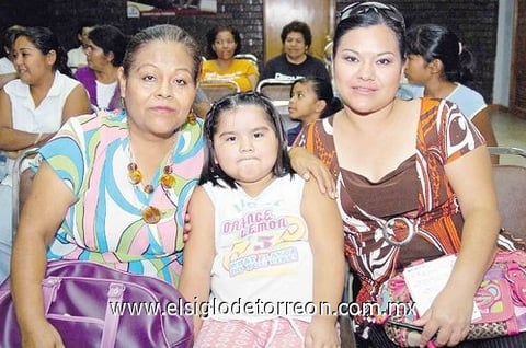 15082010 Perla Wong, Mariana Sifuentes y Martha Estrada.