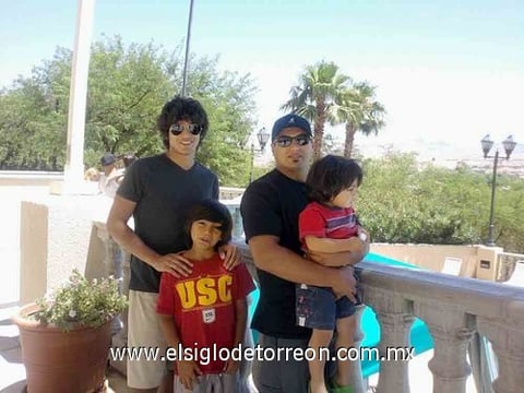 15082010 Daniel, Eliseo, Eduardo y Diego Nevárez en Laughlin, Nevada.