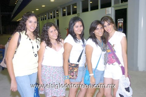 17082010 Luna, Mariana y Sofía Córdova, Lauren Ayala y Abril Espino.