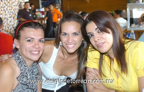 18082010 Tena Silveyra, Patty Gómez y Byerly Fernández.
