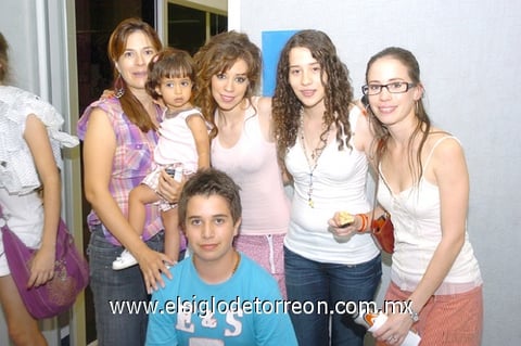 19082010 Mayte, Adriana, Cristina, Adis, Martha y Jorge.