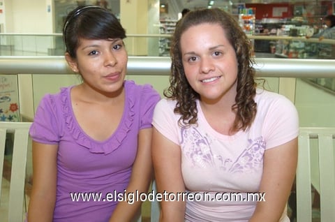 19082010 Brianda Martínez y Adriana Uribe.