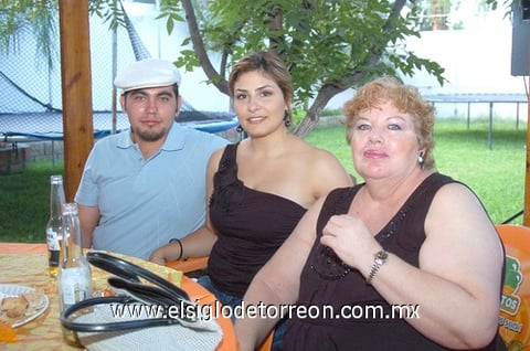19082010 Santiago Acevedo, Silvia González y Orelie Álvarez.
