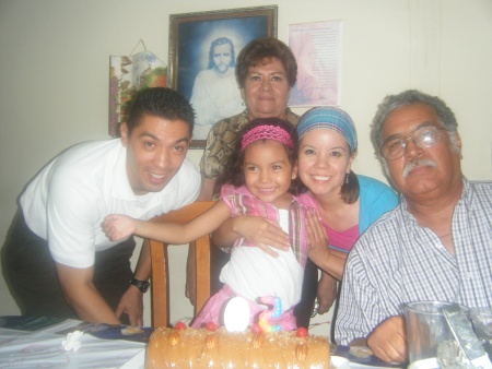 Festejo cumpleaños de Frida Fernanda Soto Salazar por su cumplir 5 añitos.  Fotografía enviada por Alma Rosa Salazar Macias.