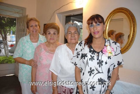 20082010 Elena, Mimi, Lola y Elena en su fiesta de canastilla.