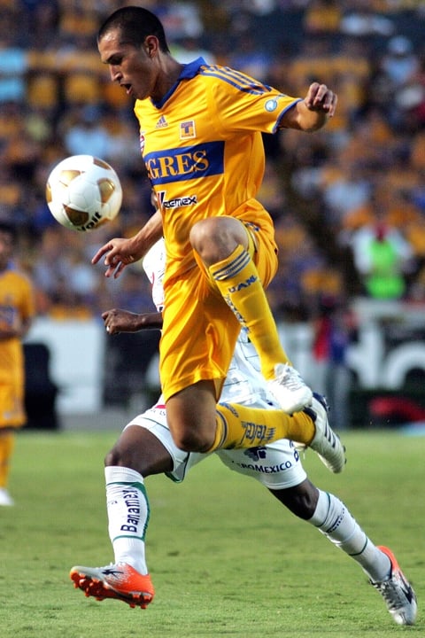 El ex atlista y ahora Tigre, Jorge Torres Nilo, contuvo muy bien al colombiano Quintero para que no mandará sus pases letales a su compañero de los albiverdes, el ecuatoriano Benítez.
