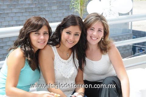 22082010 Margarita Soto, Gaby Sánchez y Érika Tarín.