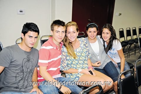 22082010 Johan, Javier, Luisa, Sofía y Ana Paula.