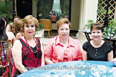21082010 Familiares y amigas de Sofía Gómez estuvieron presentes durante su canastilla.