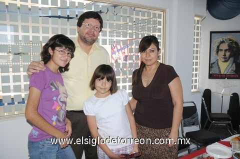 21082010 Itzel, Athziry, Alma y Alejandro Robles.