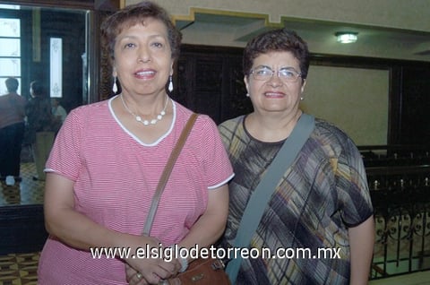 22082010 Magdalena Ellsworth y Margarita Tunnicliffe.