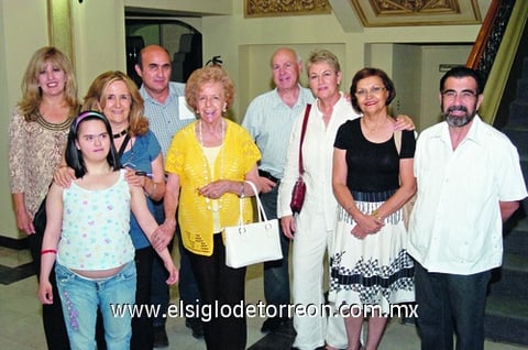 22082010 Rosa, María, Marisol, Magda, Alberto, Jorge, Carmelita, Claudia y Beto.