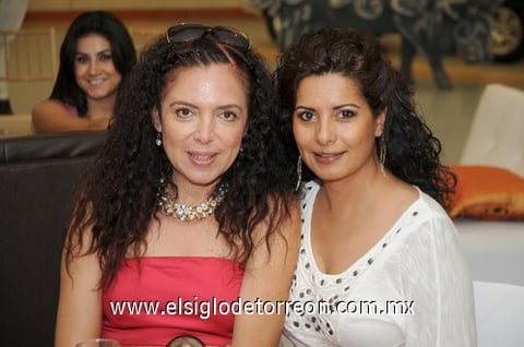 22082010 Silvia y Yanira.